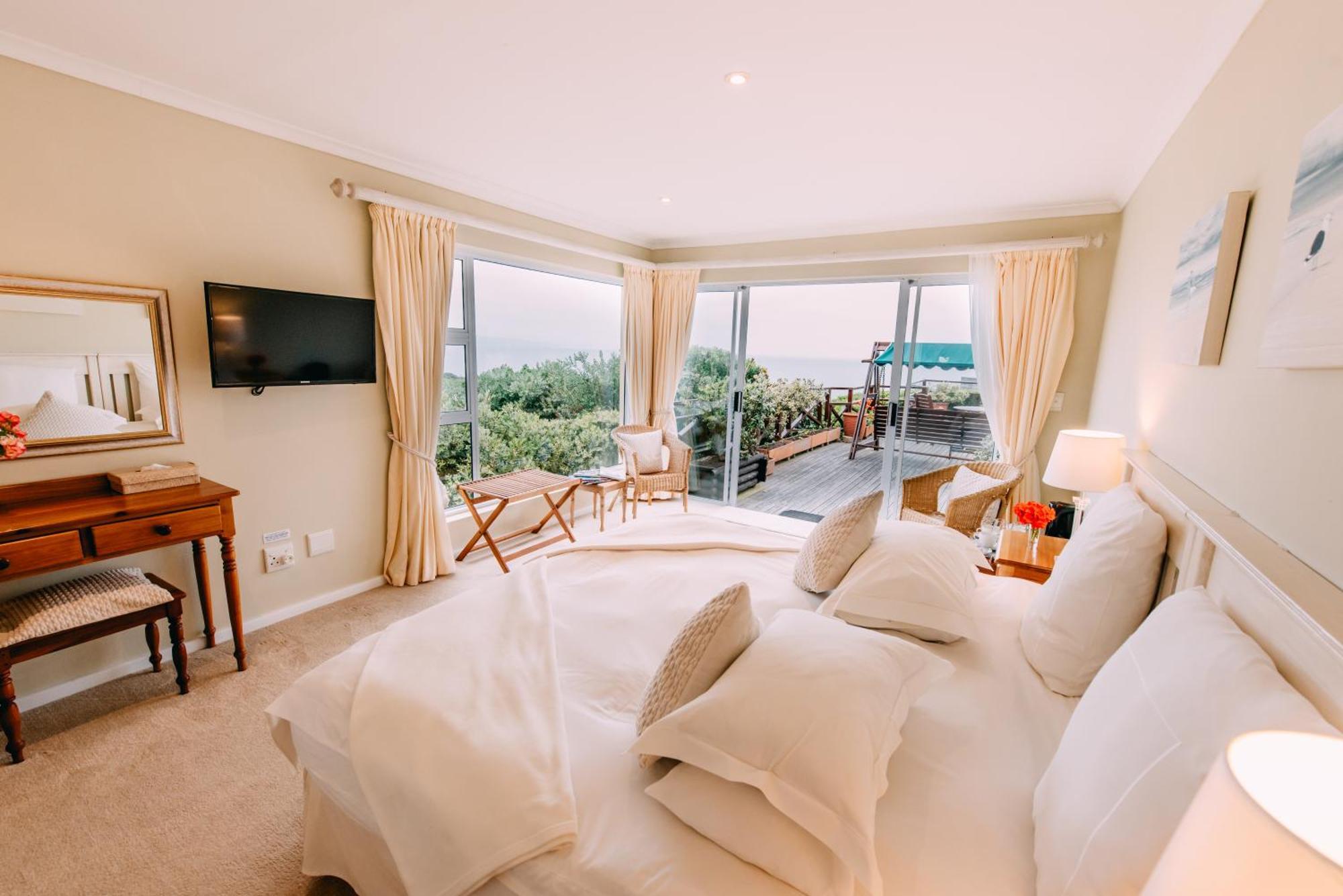 Dolphins' Playground Beachfront B&B Plettenberg Bay Oda fotoğraf